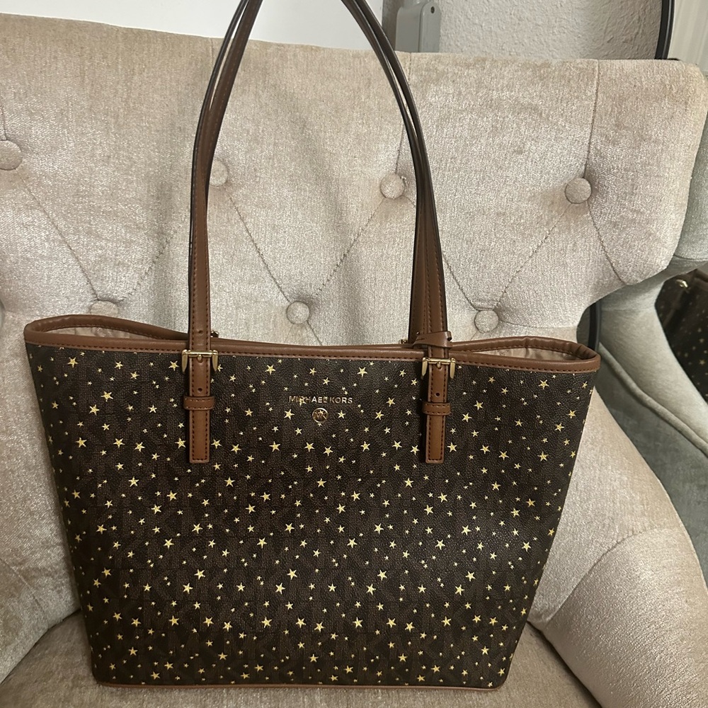 Michael Kors Jet Set Charm MD Carryall Tote in brown multi